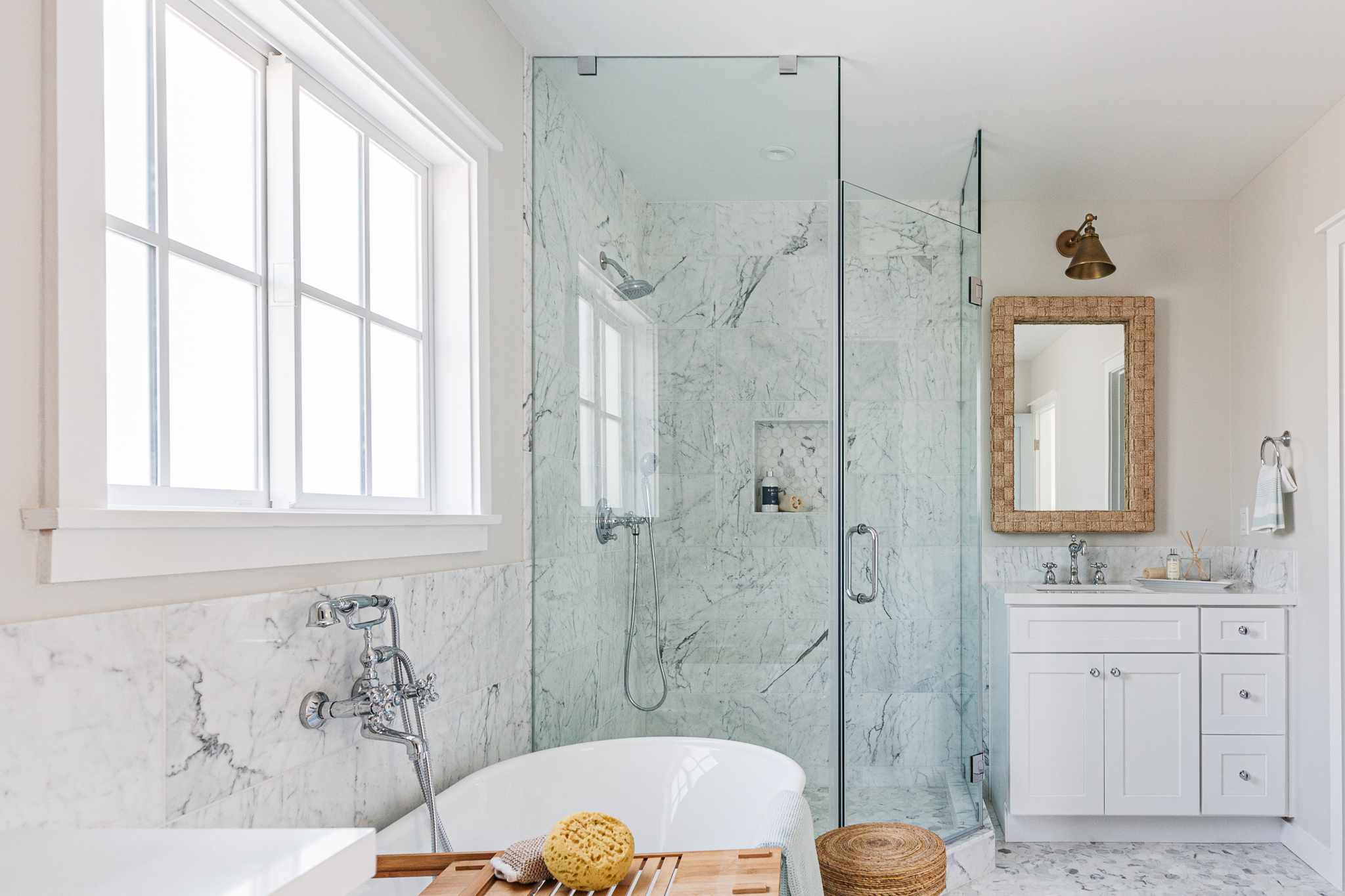 Ultimate Shower Doors Guide: Tips For Choosing & Installing